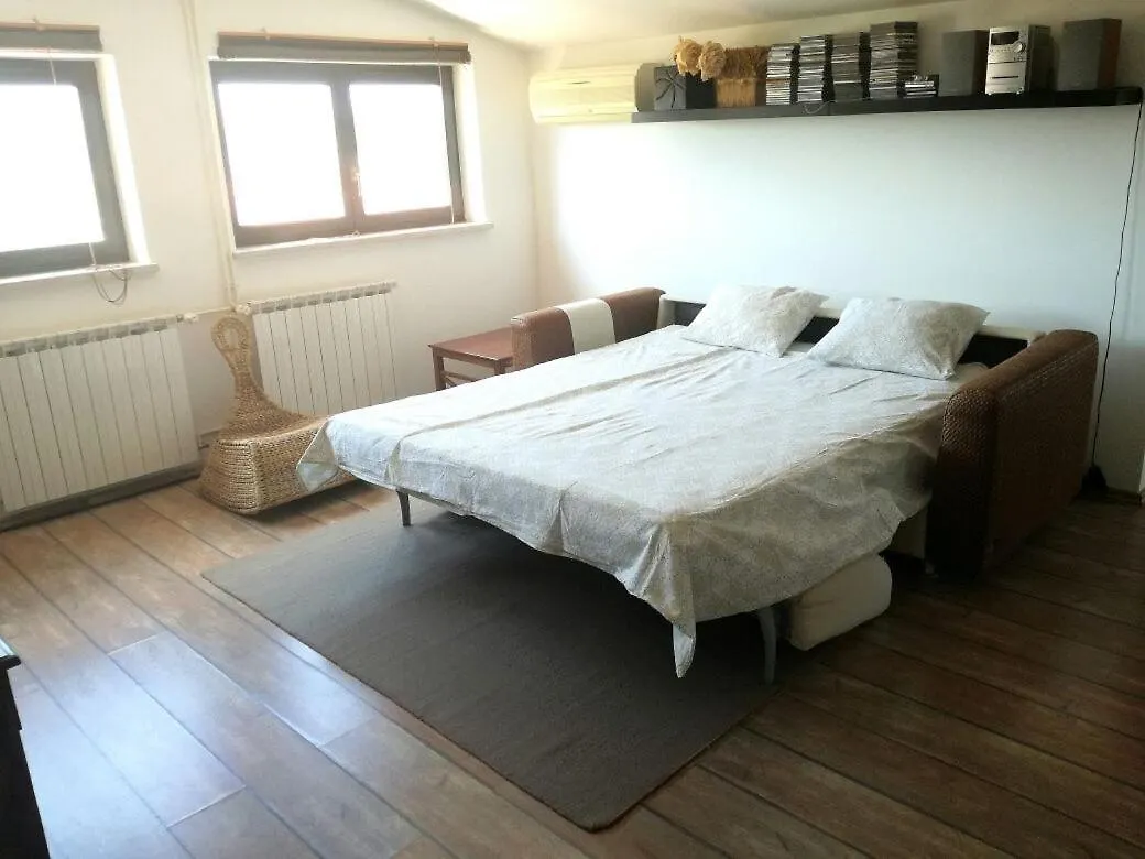 Nice, Cosy Studio Apartment With Shared Outdoor Pool Banjole