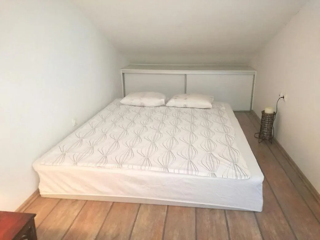 Nice, Cosy Studio Apartment With Shared Outdoor Pool Banjole