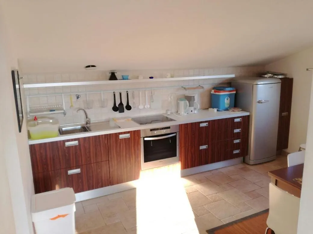 Nice, Cosy Studio Apartment With Shared Outdoor Pool Banjole
