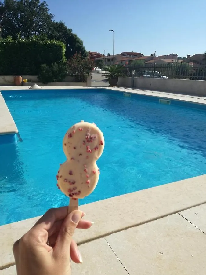 Nice, Cosy Studio Apartment With Shared Outdoor Pool Banjole