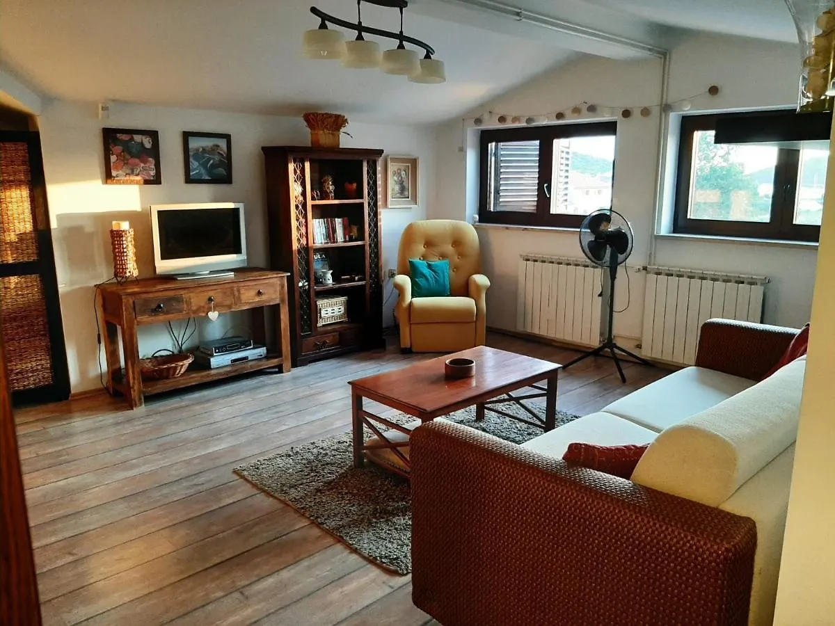 Nice, Cosy Studio Apartment With Shared Outdoor Pool Banjole